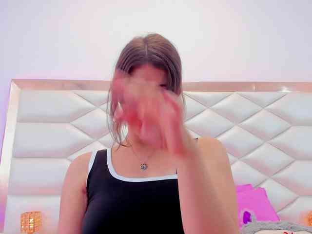 miaqueen021 webcam