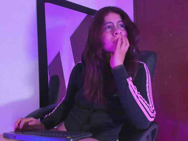 miaqueen021 webcam