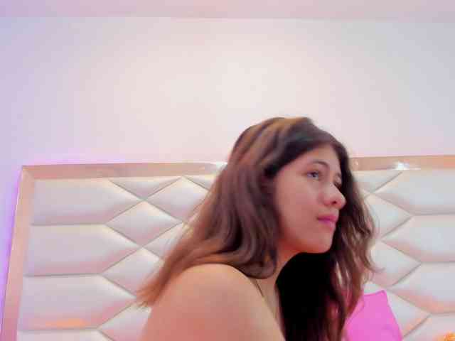 miaqueen021 webcam