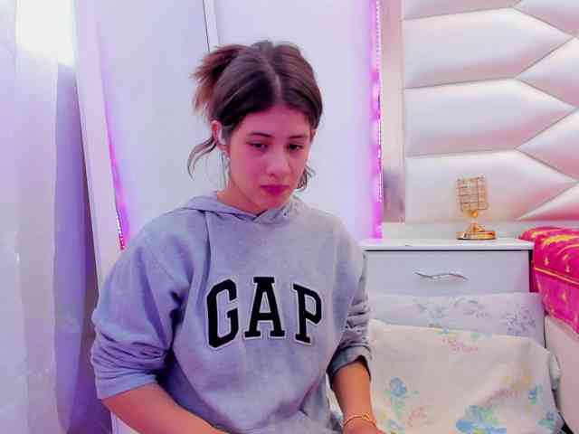 miaqueen021 webcam