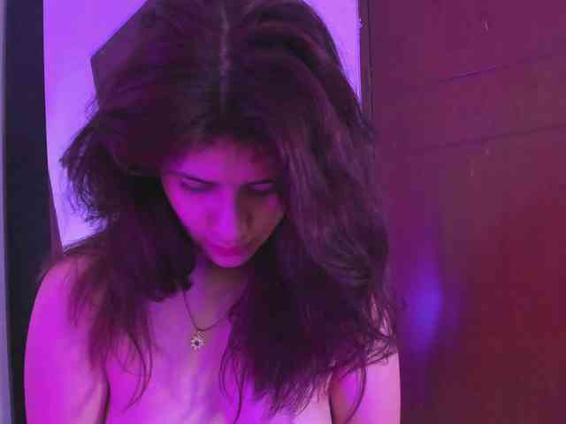miaqueen021 webcam