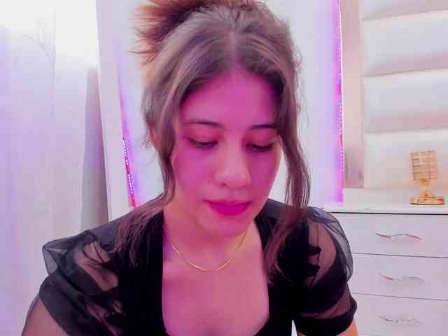 miaqueen021 webcam