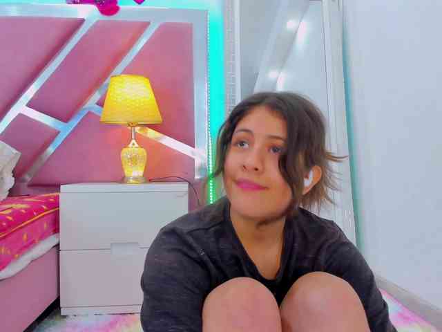 miaqueen021 webcam