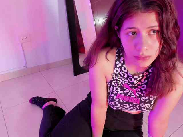 miaqueen021 webcam