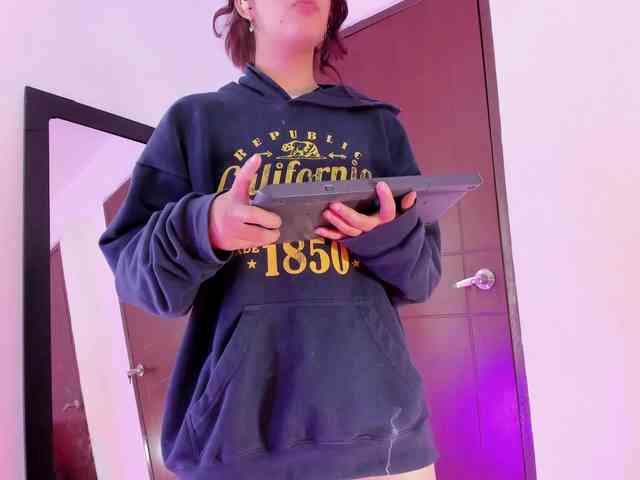 miaqueen021 webcam
