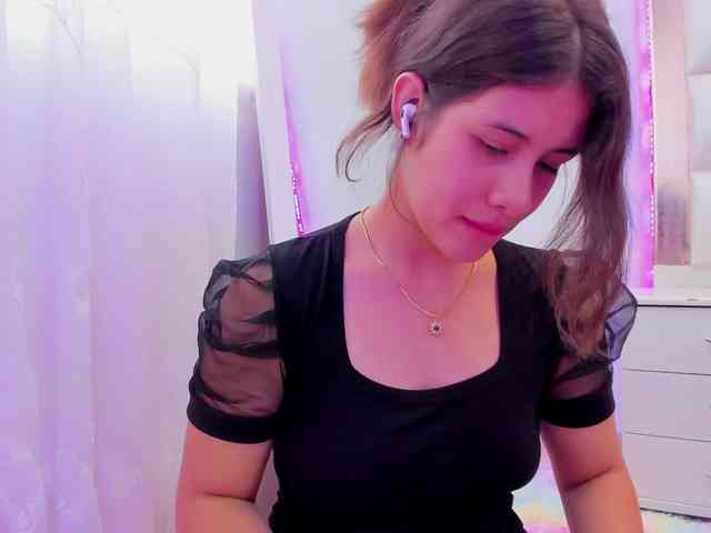 miaqueen021 webcam