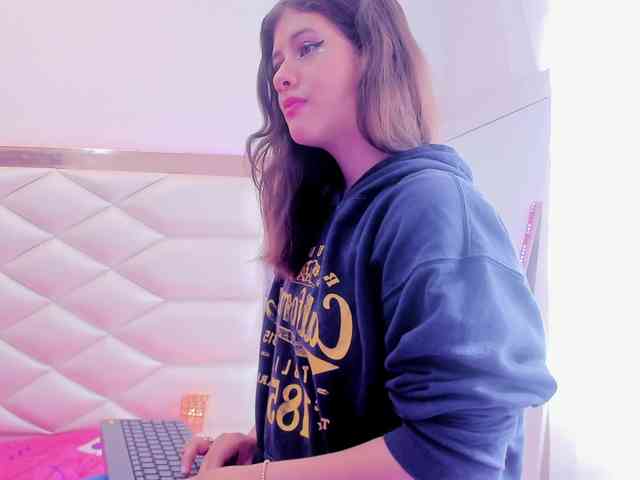 miaqueen021 webcam