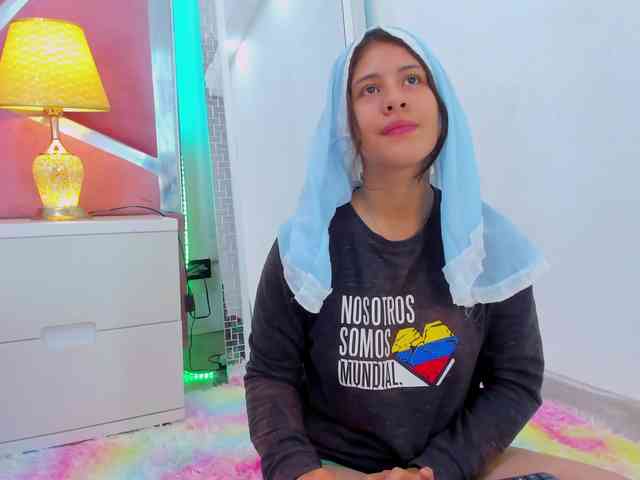 miaqueen021 webcam
