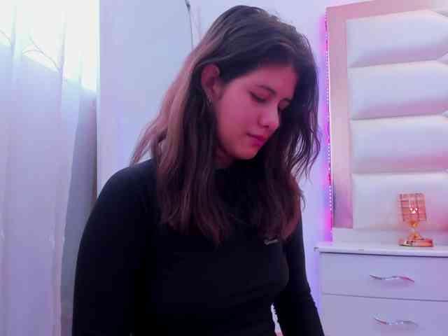 miaqueen021 webcam