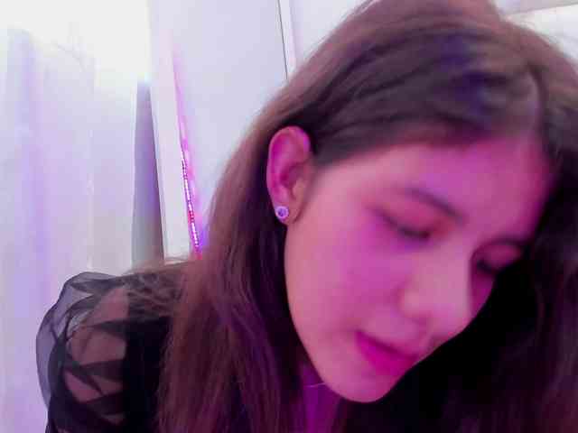 miaqueen021 webcam