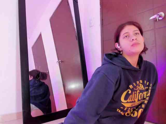 miaqueen021 webcam