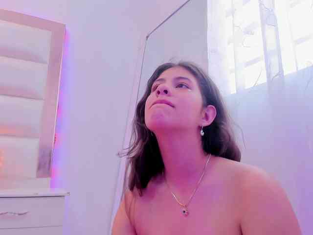 miaqueen021 webcam