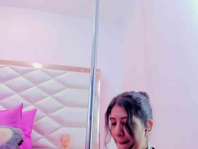 miaqueen021 webcam