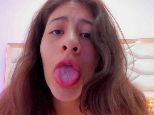 miaqueen021 webcam
