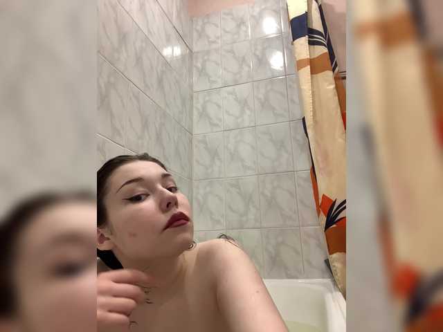 TUYA2's BongaCams show and profile