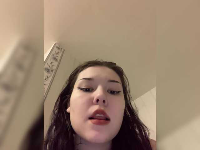 TUYA2's BongaCams show and profile