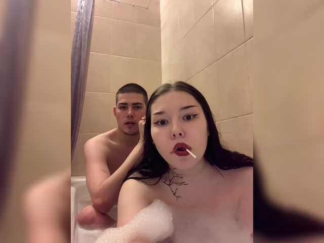 TUYA2's BongaCams show and profile