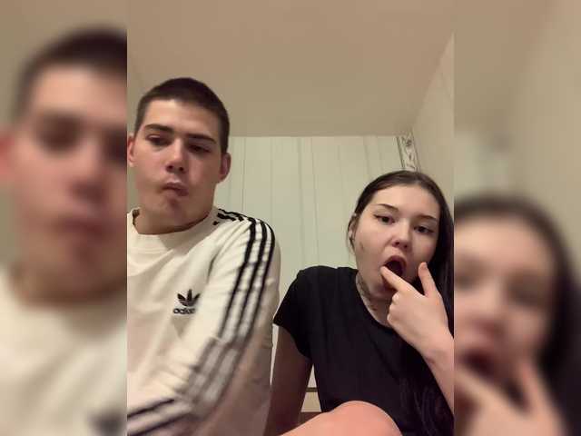 TUYA2's BongaCams show and profile