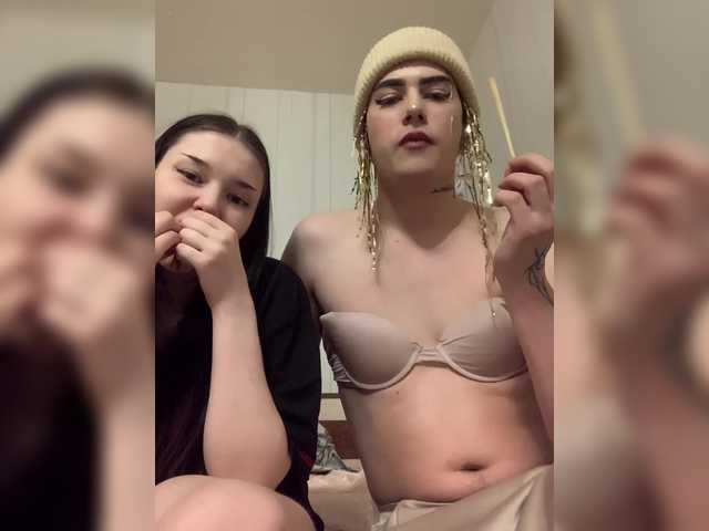 TUYA2's BongaCams show and profile