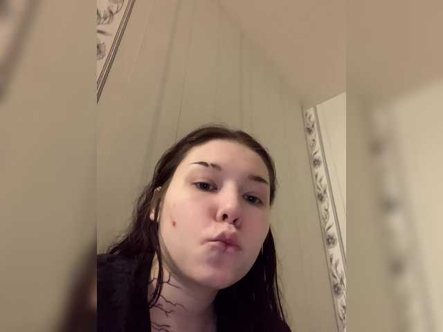 TUYA2's BongaCams show and profile