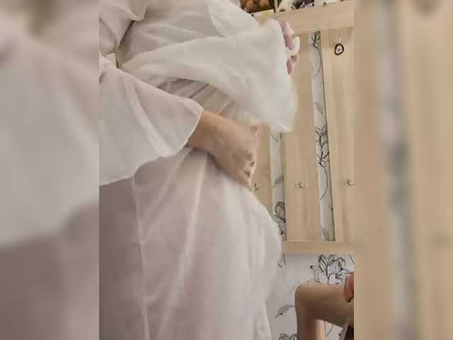 LiaLucos's BongaCams show and profile