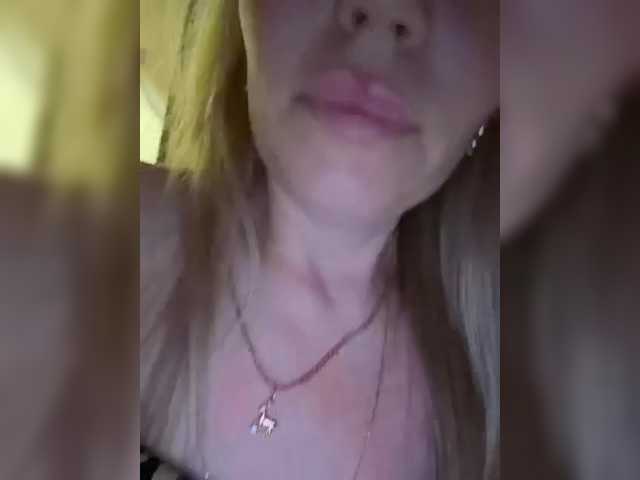 LiaLucos's BongaCams show and profile