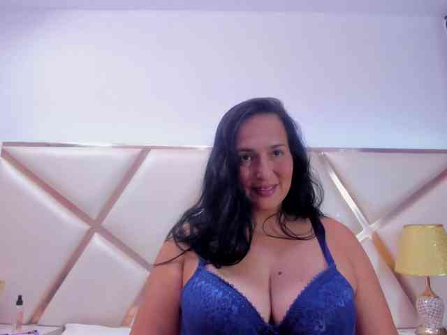 LucineArias webcam