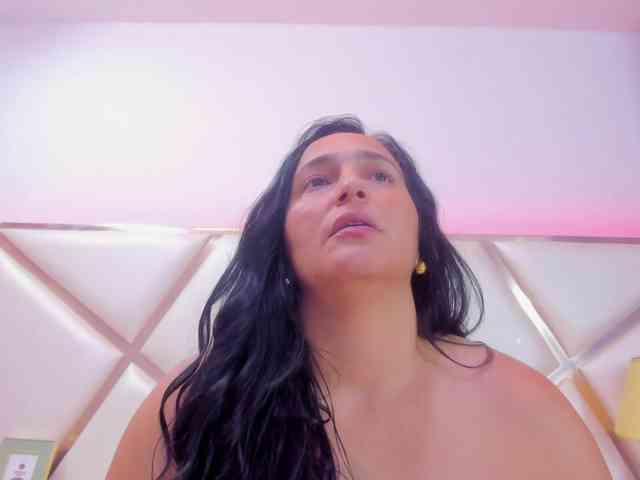 LucineArias webcam