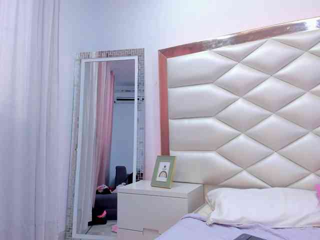 LucineArias webcam