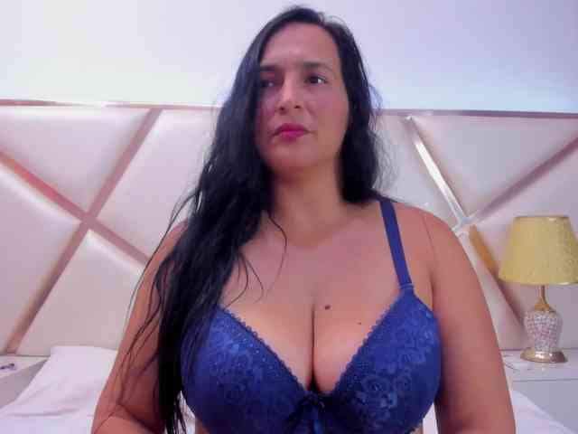 LucineArias webcam
