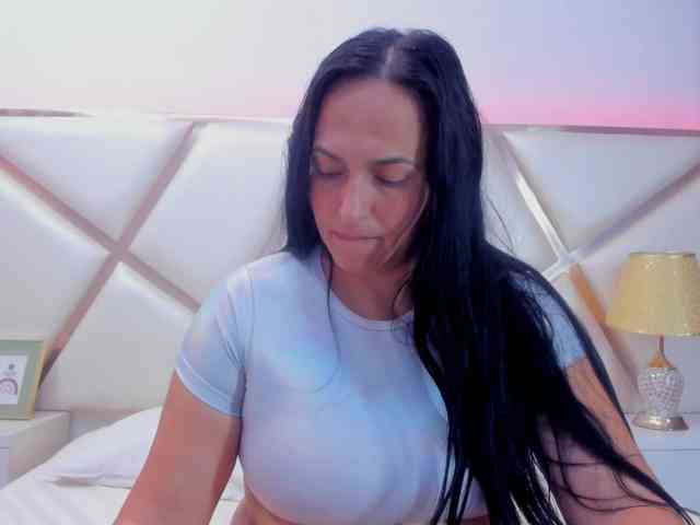 LucineArias webcam