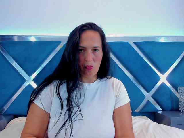 LucineArias webcam