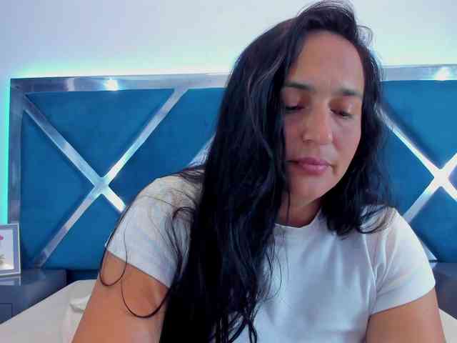 LucineArias webcam