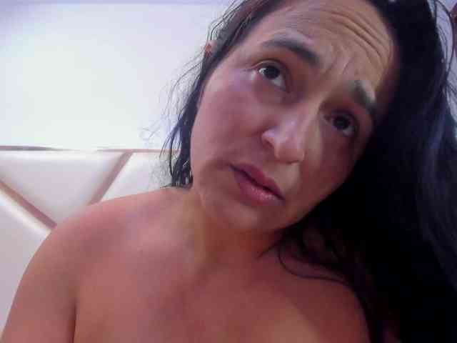 LucineArias webcam