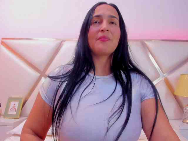 LucineArias webcam