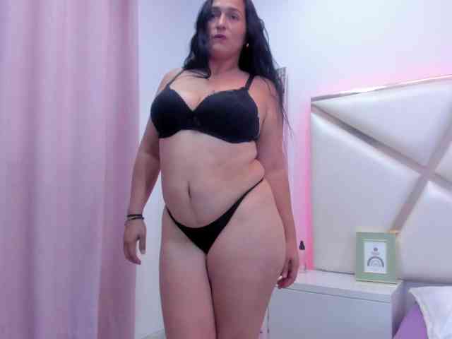 LucineArias webcam