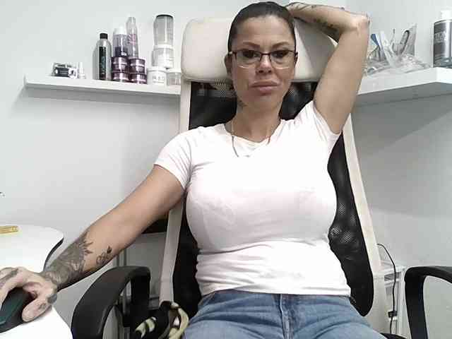 hotsexygilf82 webcam