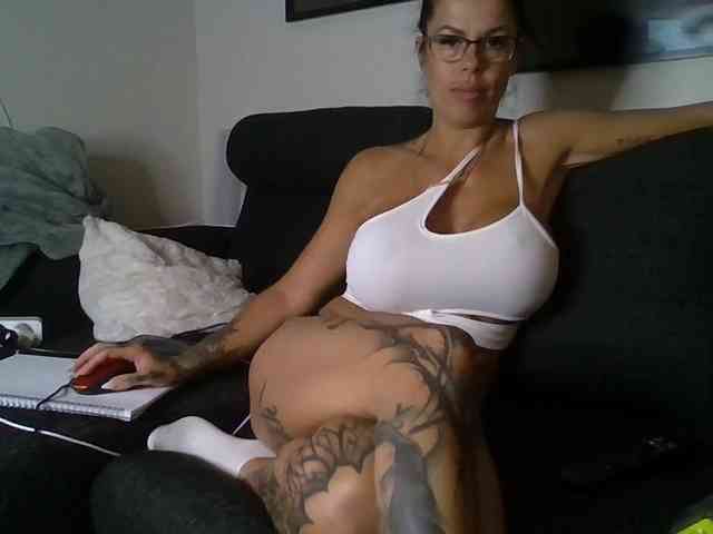 hotsexygilf82 webcam