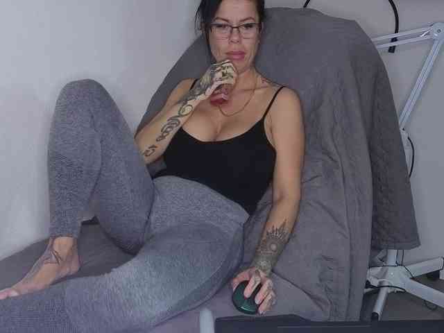 hotsexygilf82 webcam