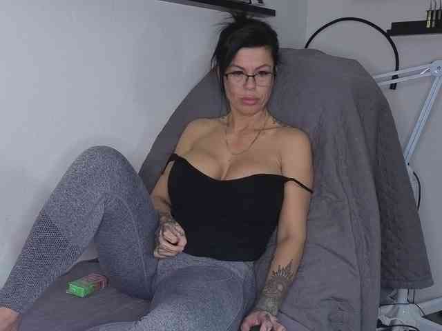 hotsexygilf82 webcam
