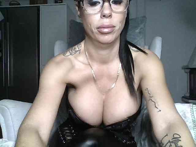 hotsexygilf82 webcam