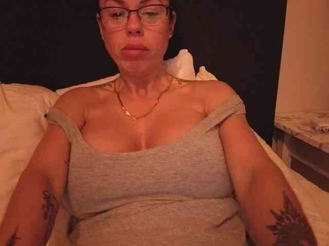 hotsexygilf82 webcam