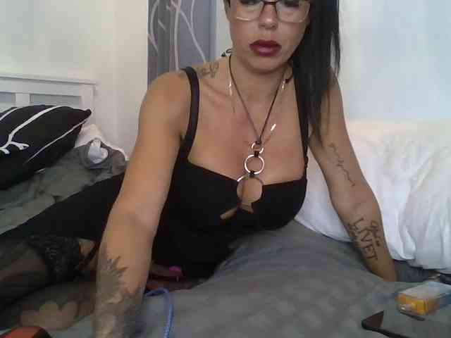 hotsexygilf82 webcam