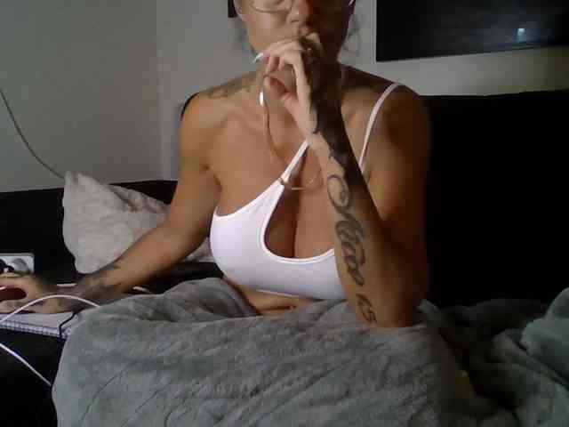 hotsexygilf82 webcam