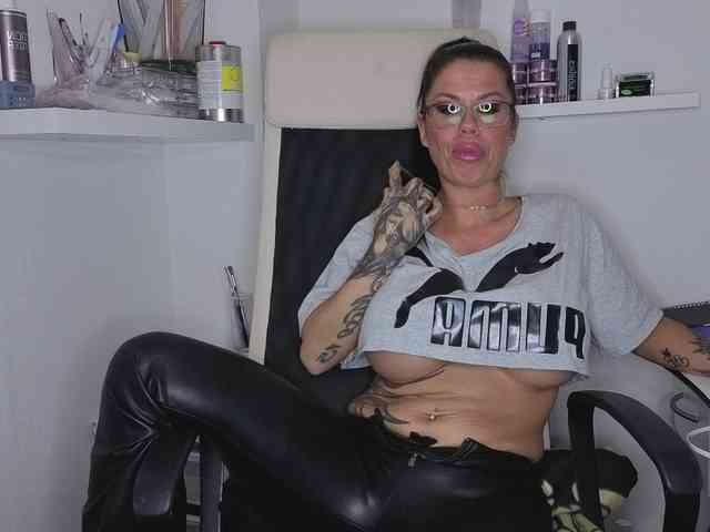 hotsexygilf82 webcam