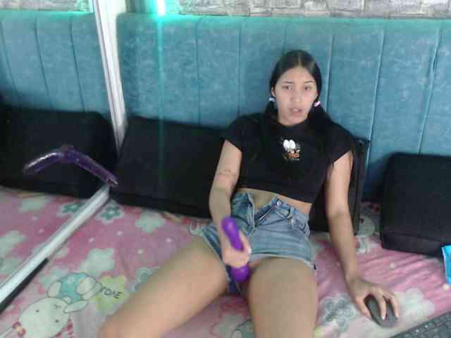 skinny-brenda webcam