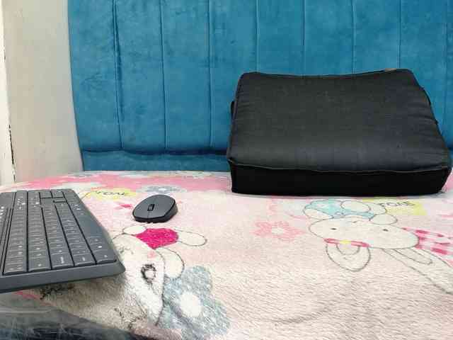 skinny-brenda Live Webcam on BongaCams