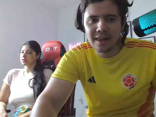Emy23Jack23 webcam