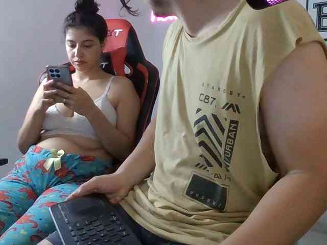 Emy23Jack23 webcam