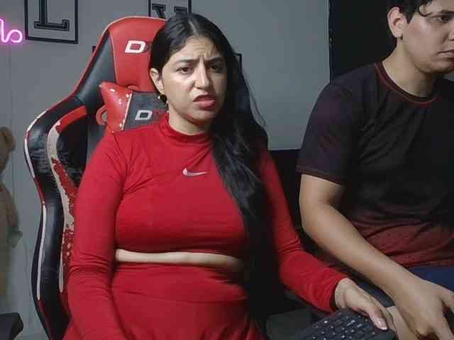 Emy23Jack23 webcam